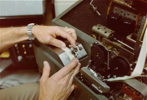 LoadingTape.jpg (20943 bytes)